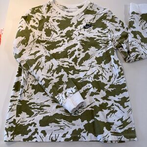 NWOT Nike Camo Tee in Green and White